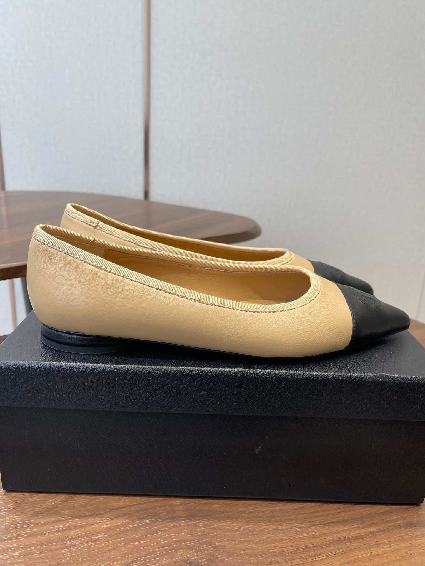 CC 26s Ballet Flats Beige Black Lambskin 624240