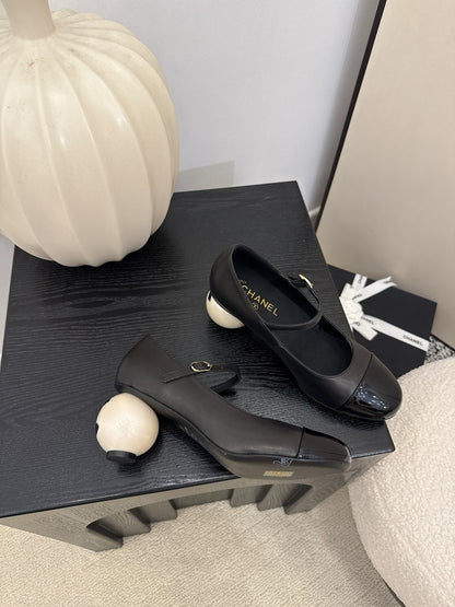 CC 25A Double C Giant Pearl Heel Mary Janes Black Cowhide 127024