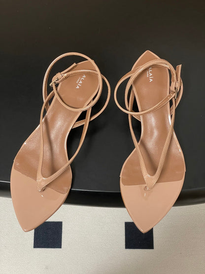 Alaia Thong Sandals Light Begie 3cm Patent Leather 835289