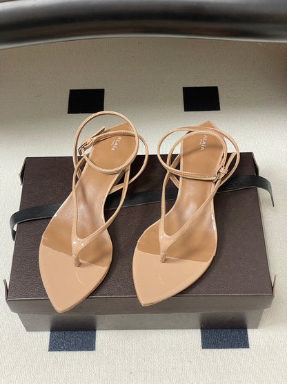 Alaia Thong Sandals Light Begie 3cm Patent Leather 835289