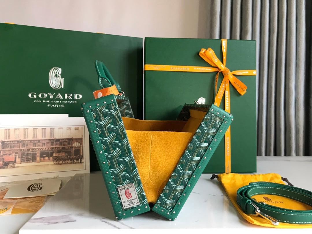 GRAND HÔTEL TRUNK BAG 24 IN GREEN GOYARDINE CANVAS AND CALFSKIN