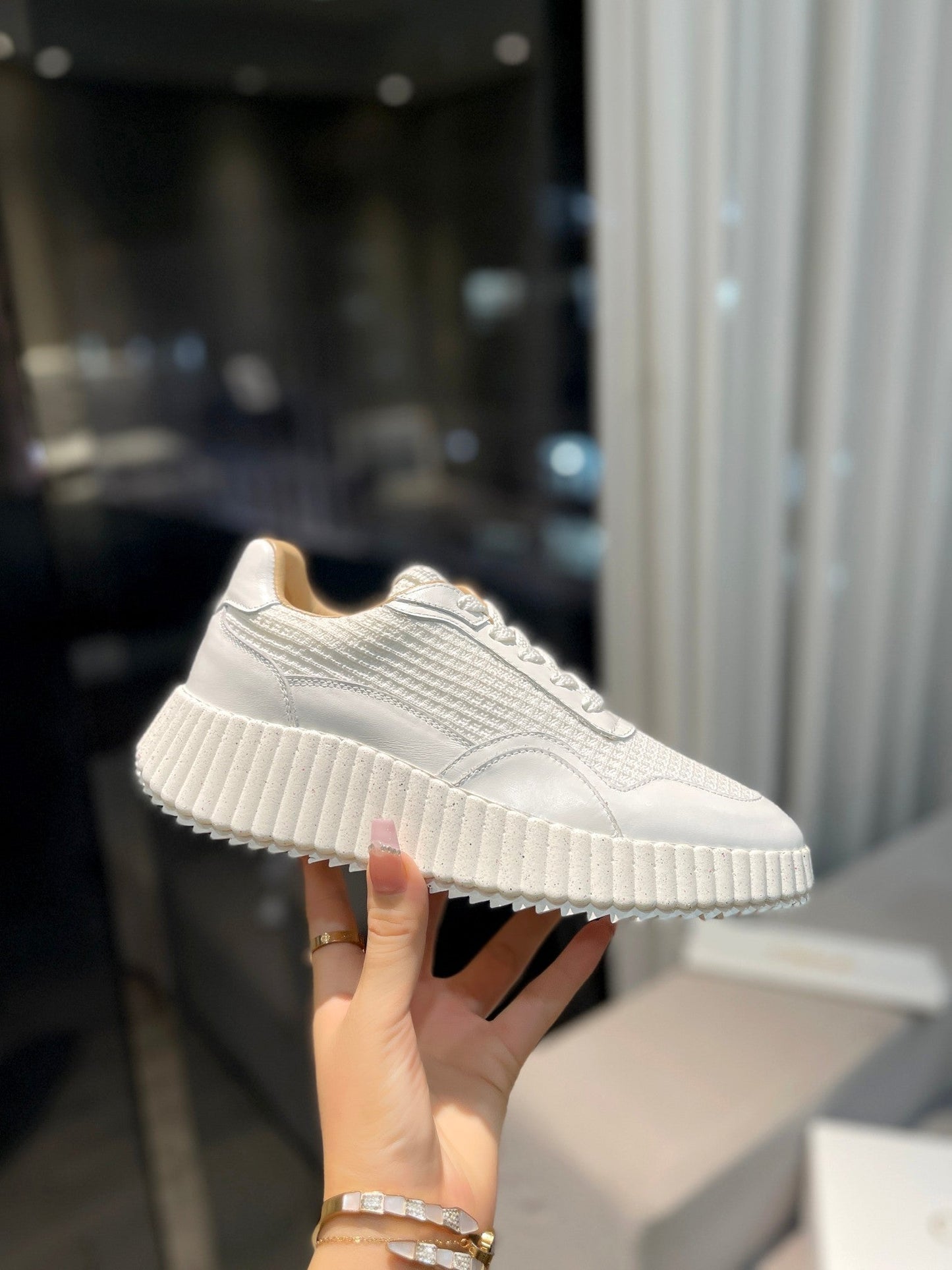 CHLO_ NAMA SNEAKER IN WHITE LAMBSKIN AND SUEDE