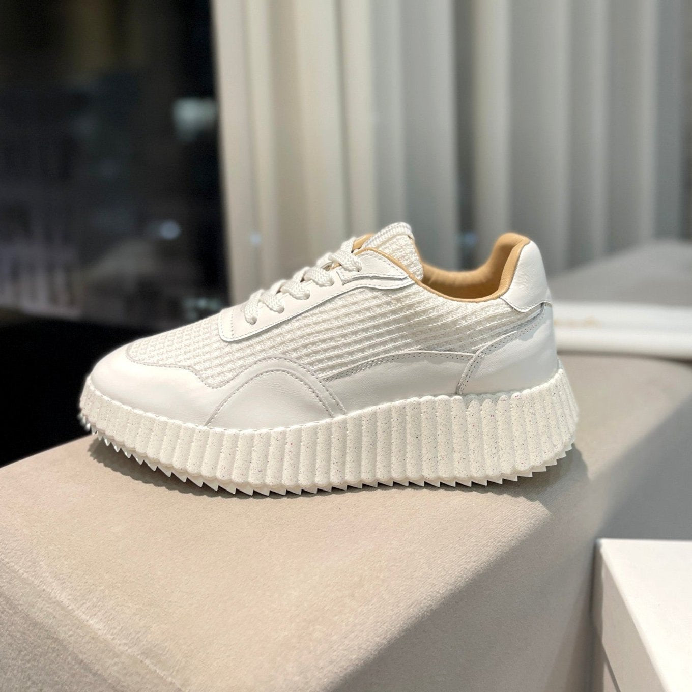 CHLO_ NAMA SNEAKER IN WHITE LAMBSKIN AND SUEDE