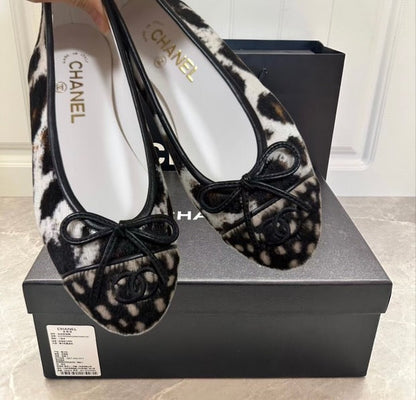 CC 26s Ballet Flat Black White Horse Hair