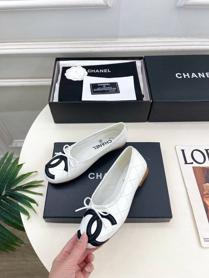 CC 26 COCO BEACH WHITE BLACK IN COWHITE LEATHER