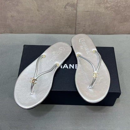 CC 26ss Flip-Flops Silver Metalic Calfskin