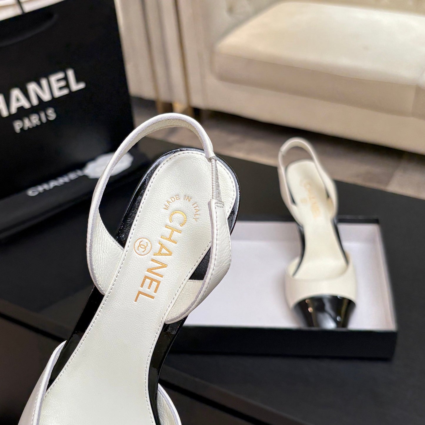 CC Métiers d'Art Apple Slingback Pumps 8.5cm Black White Cowhide Leather