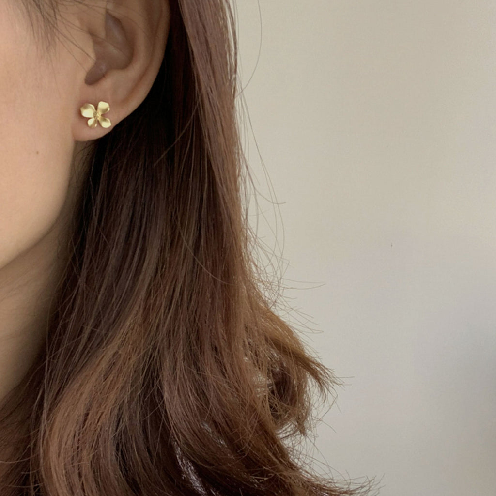 GARDENIA FLOWER EARRINGS
