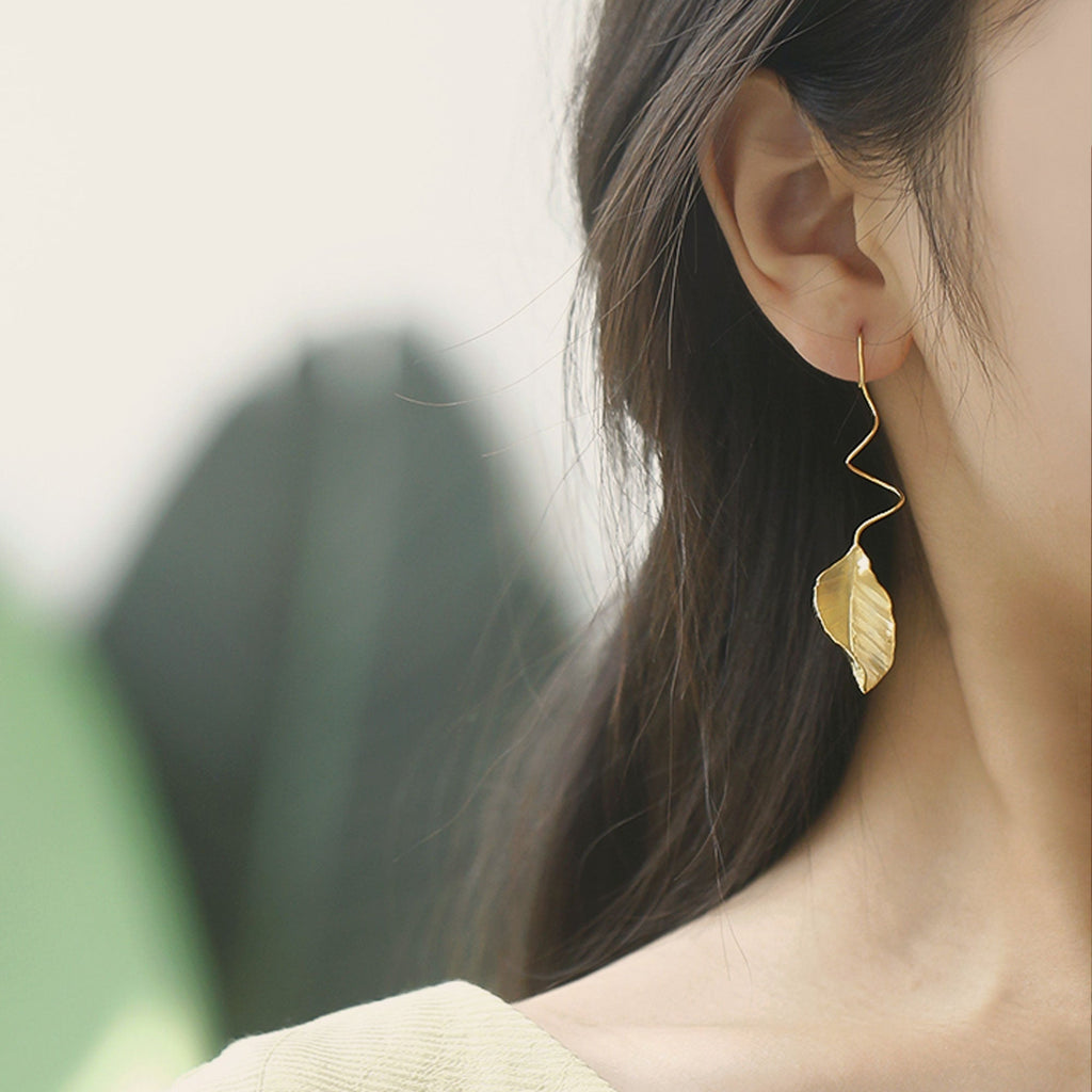 LEAF ANGLE EARRINGS