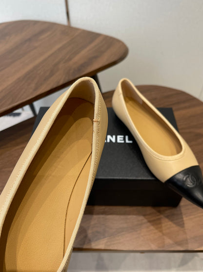 CC 26s Ballet Flats Beige Black Lambskin 624240