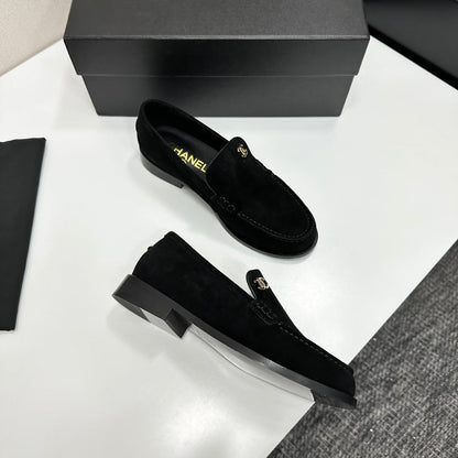 CC SS 2026 Pre Loafer Black Suede 630473