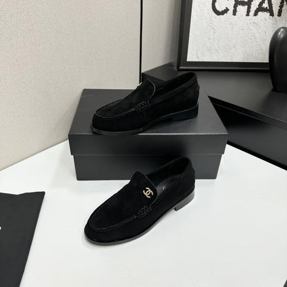 CC SS 2026 Pre Loafer Black Suede 630473