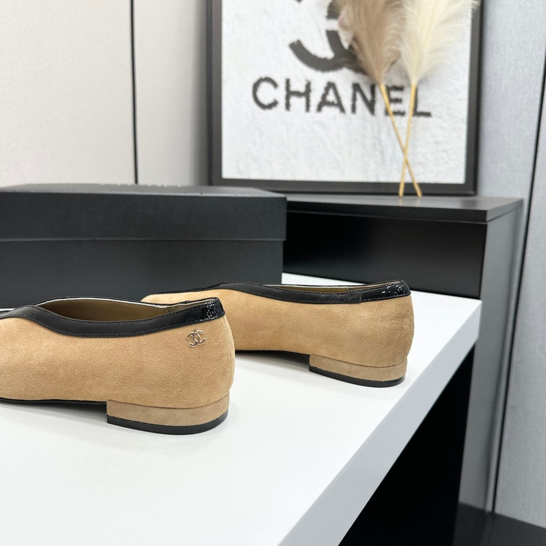 CC 26s Ballet Flats Beige Suede 743134