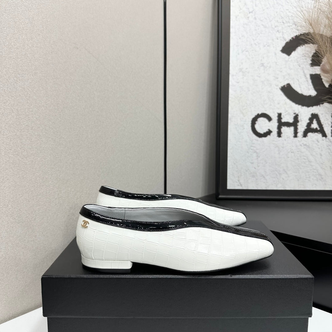 CC 26s Ballet Flats White Glossy Crocodile Embossed Calfskin 743138