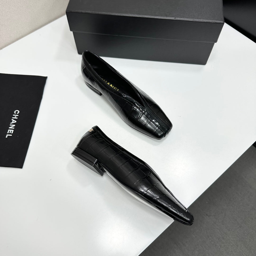 CC 26s Ballet Flats Black Glossy Crocodile Embossed Calfskin 743139