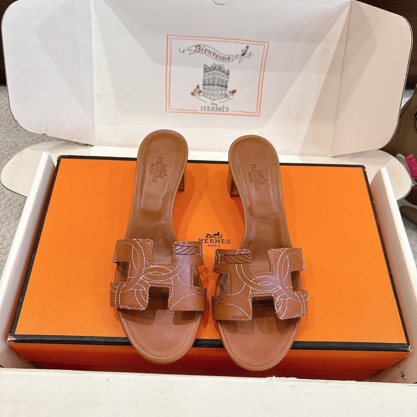 HM Oasis Sandals Brown Embroidery Pattern Cowhide 294845