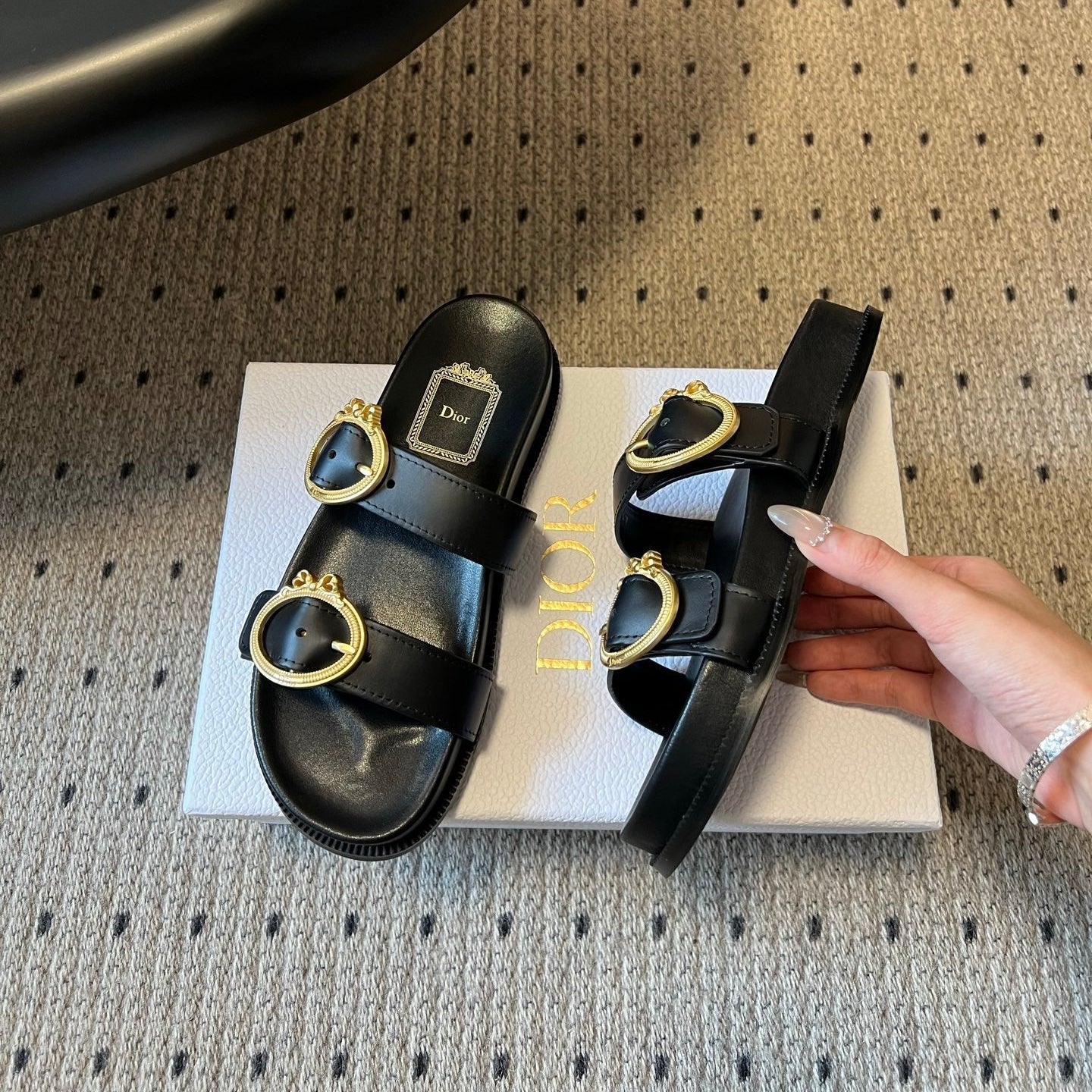 CD 26s Médaillon Buckle Slide Black Cowhide 820023