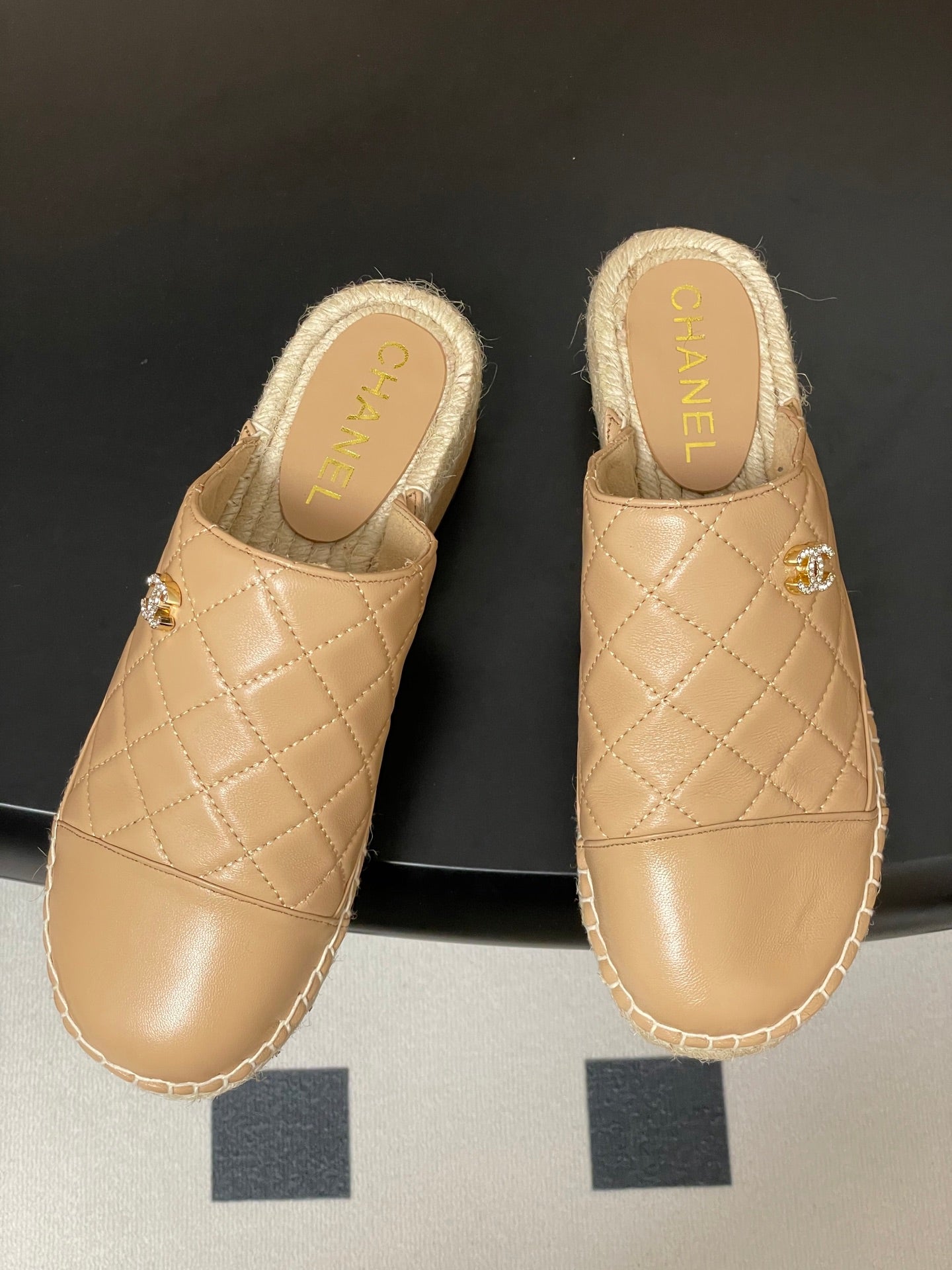 CC 25A Clog Slippers 40mm Beige Quilted Lambskin 393949