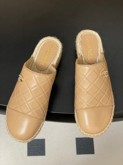 CC 25A Clog Slippers 40mm Beige Quilted Lambskin 393949