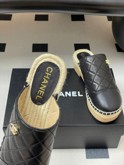 CC 25A Clog Slippers 40mm Black Quilted Lambskin 393951