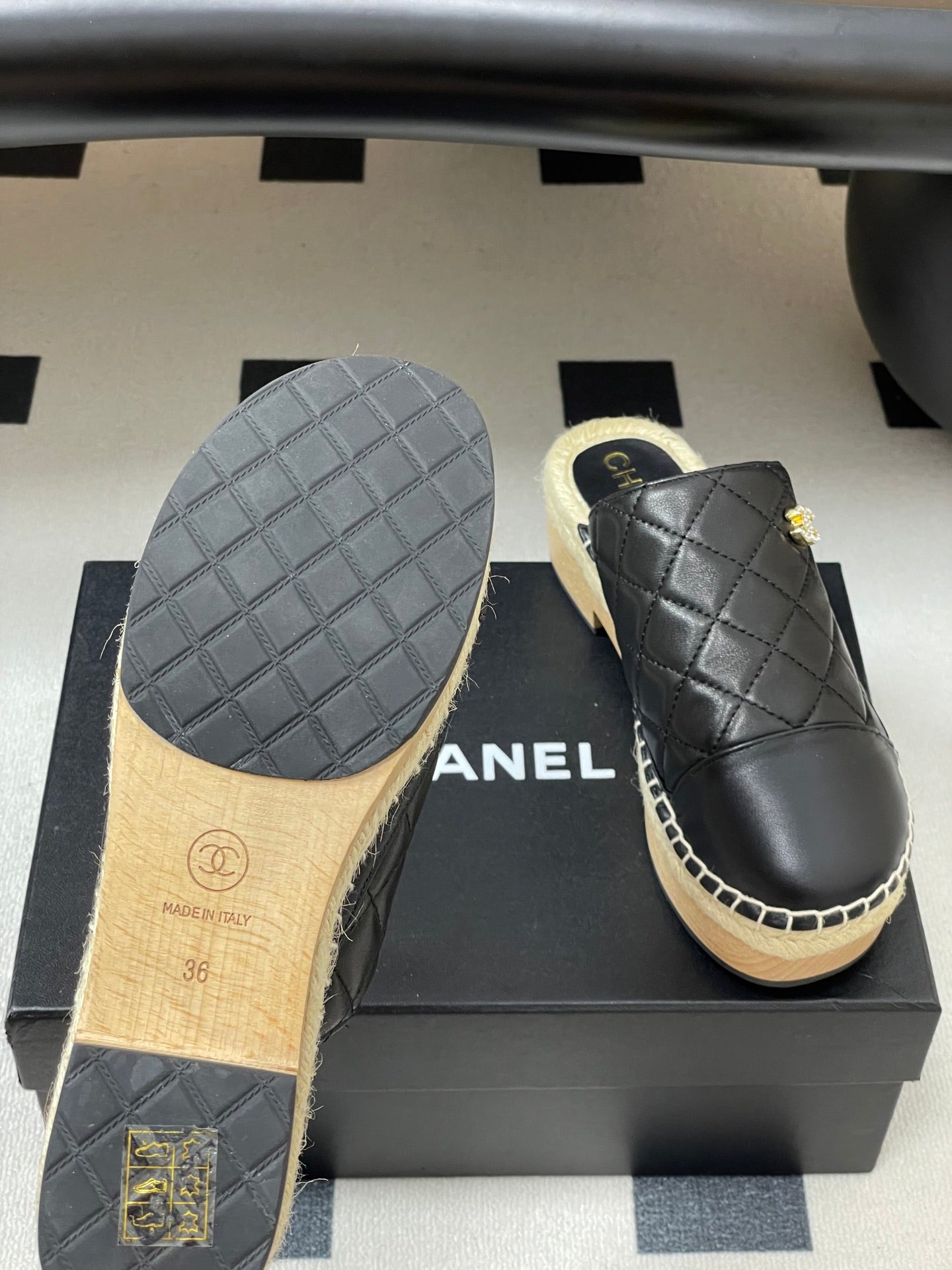 CC 25A Clog Slippers 40mm Black Quilted Lambskin 393951