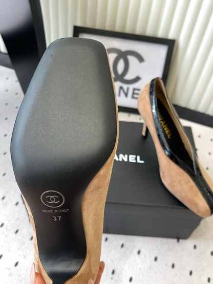 CC 26s Matthieu Blazy Pump 9.5cm Beige Suede 807481