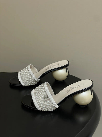 CC 26s Pearl Sandals 70 White Patent Leather 649539