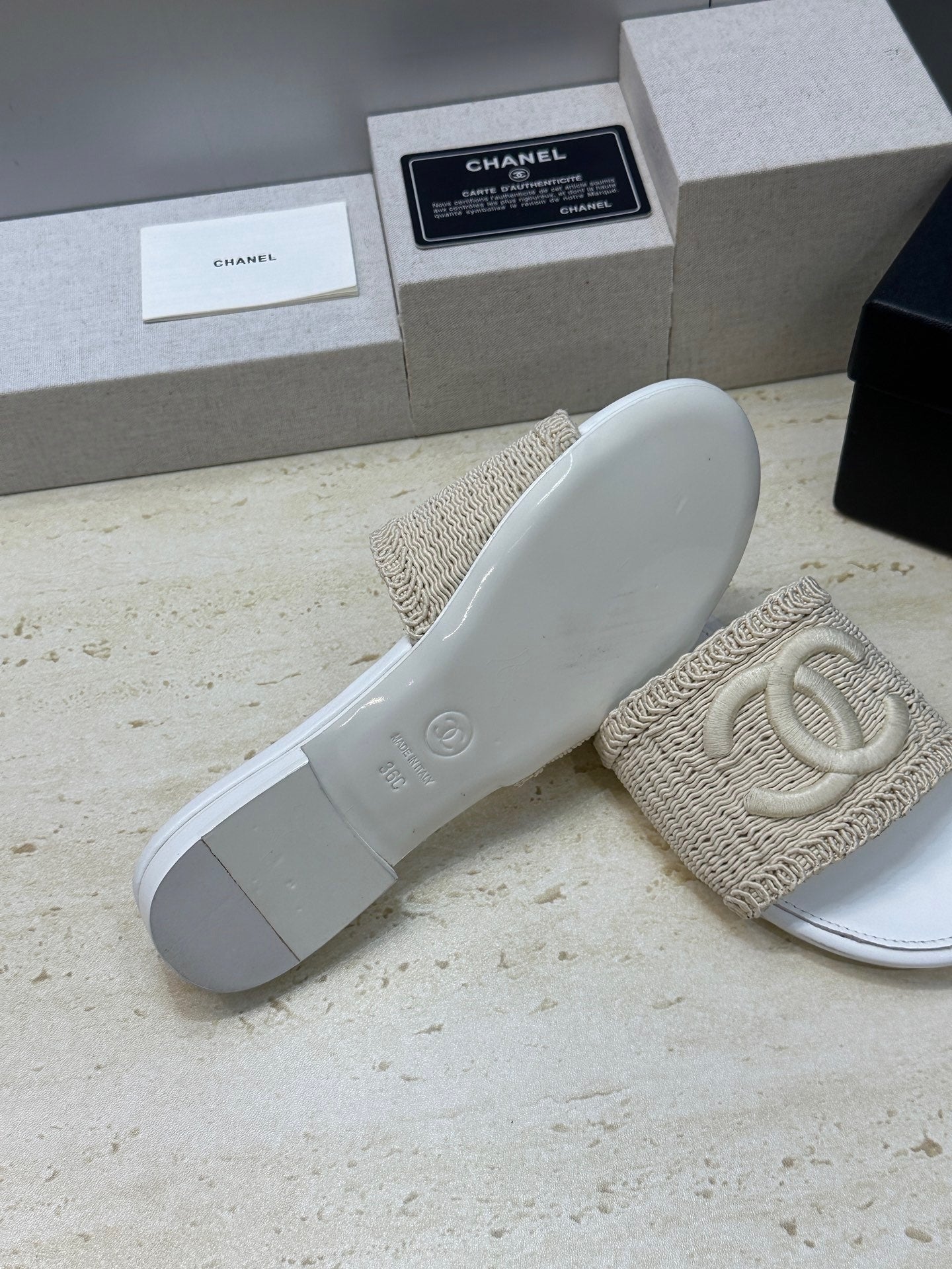 CC 2026 Double C Letter Slipper Woven Leather 787171